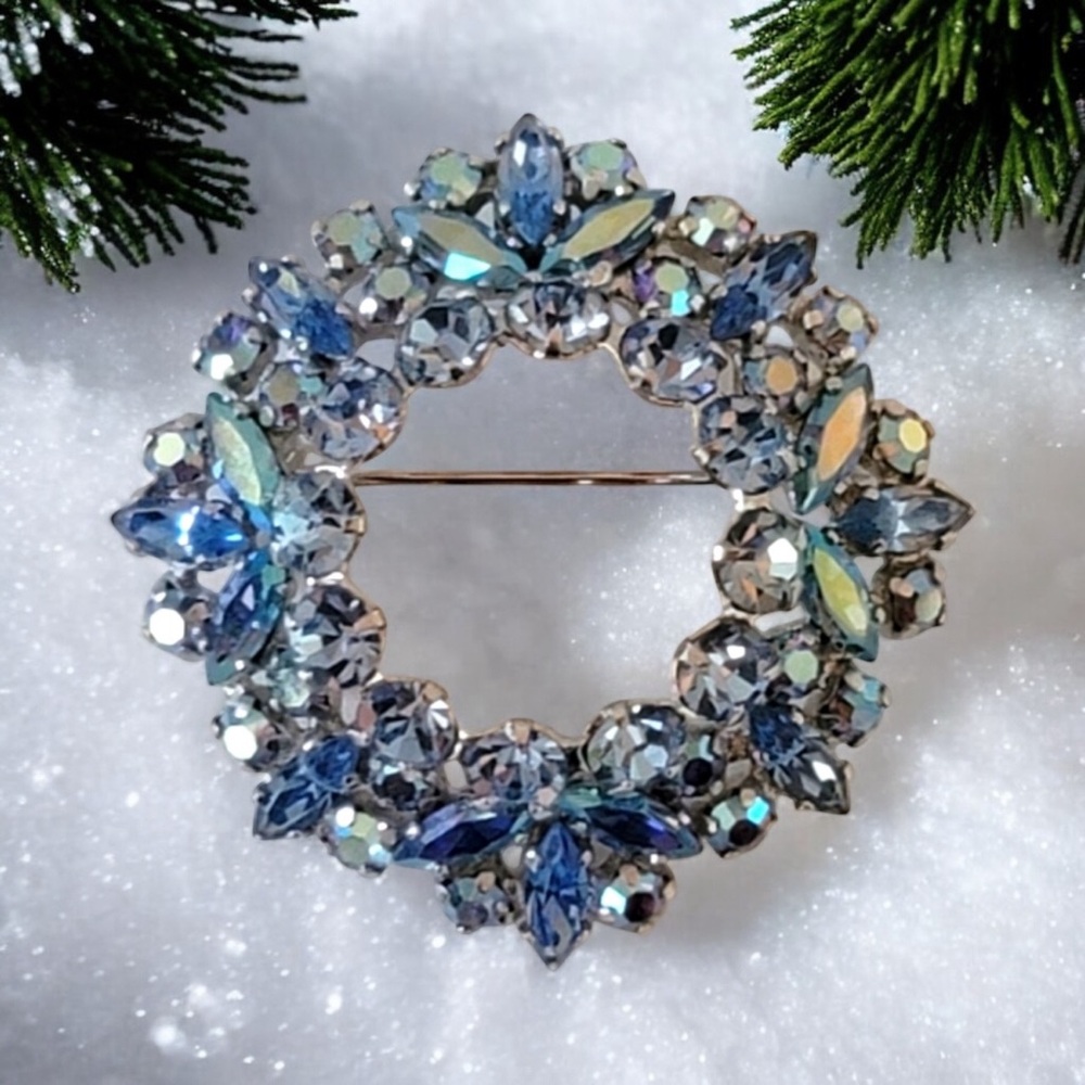 Vintage SHERMAN Signed Glittering Blue Vintage Rhinestone Brooch